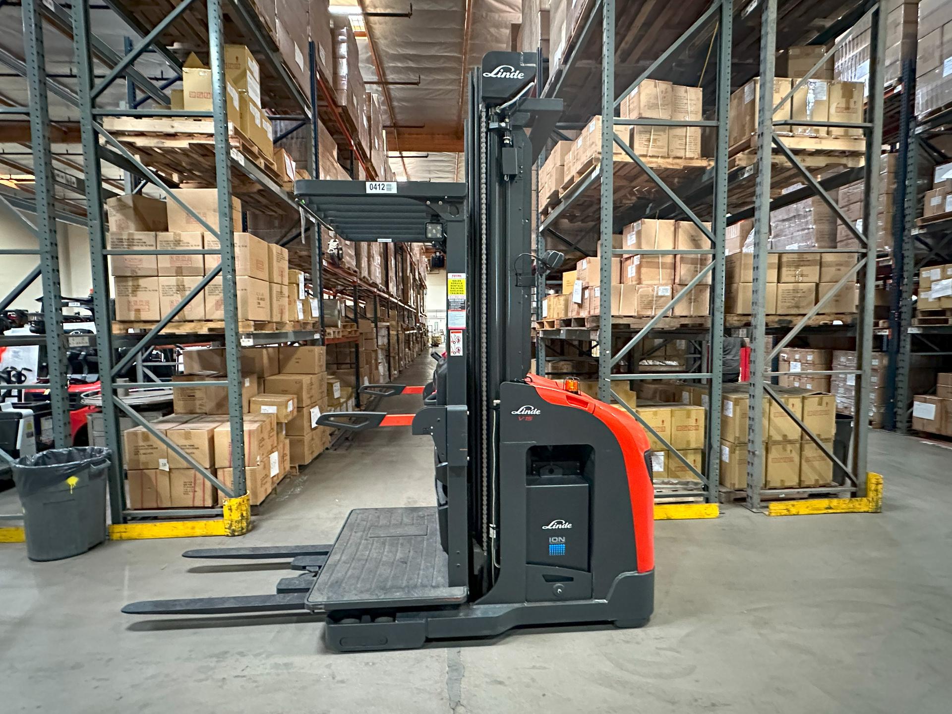 Main Image Linde V15P_1355-WG Electric Order Picker, photo