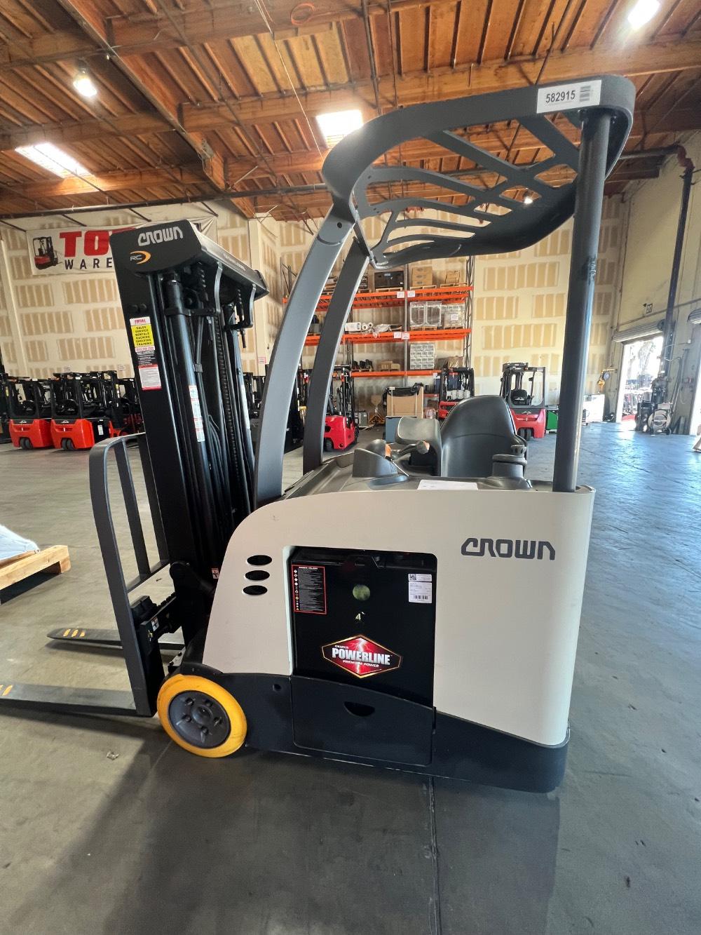 Main Image Crown RC5545-40 Electric Stand Up Counterbalance, photo 1 of 4