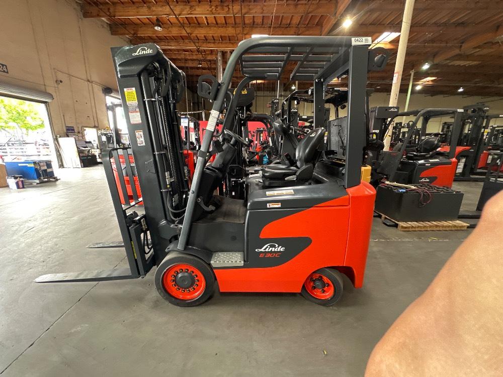 Main Image Linde E30C_1347-FT Electric Sit Down 4 Wheel, photo 1 of 5