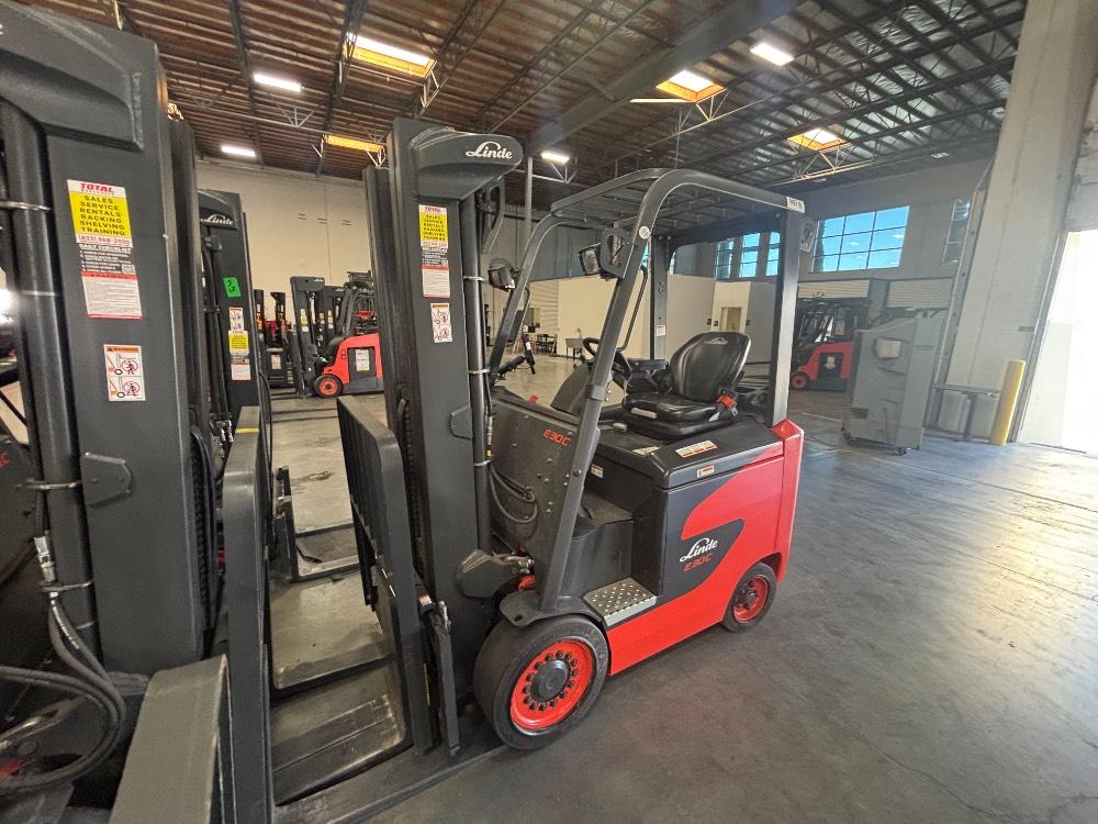 Main Image Linde E30C_1347-FT Electric Sit Down 4 Wheel, photo 1 of 5