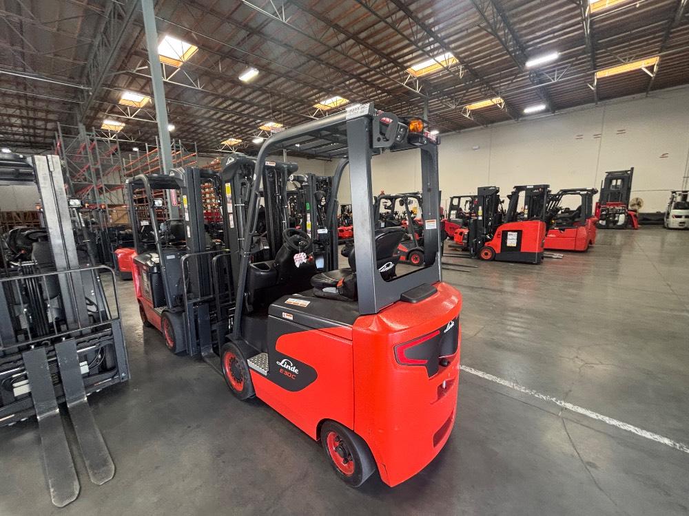 Main Image Linde E30C_1347-FT Electric Sit Down 4 Wheel, photo 2 of 5