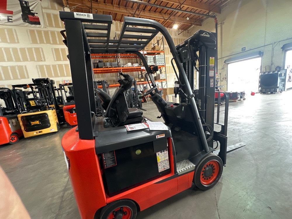 Main Image Linde E30C_1347-FT Electric Sit Down 4 Wheel, photo 2 of 5