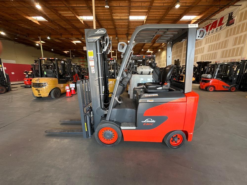Main Image Linde E30C_1347-FT Electric Sit Down 4 Wheel, photo 1 of 5