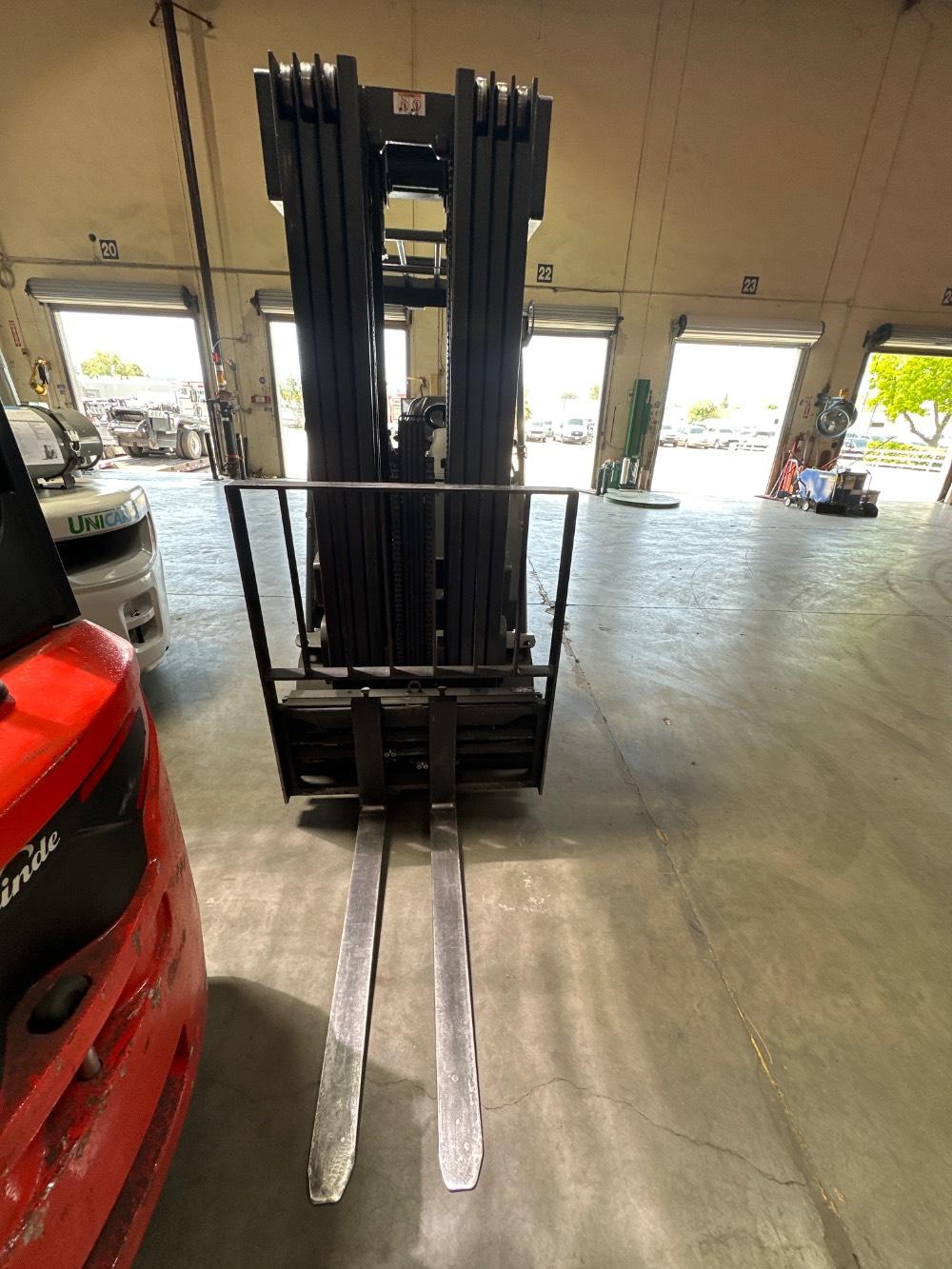 Main Image Linde E25C_1347-FT Electric Sit Down 4 Wheel, photo 4 of 5