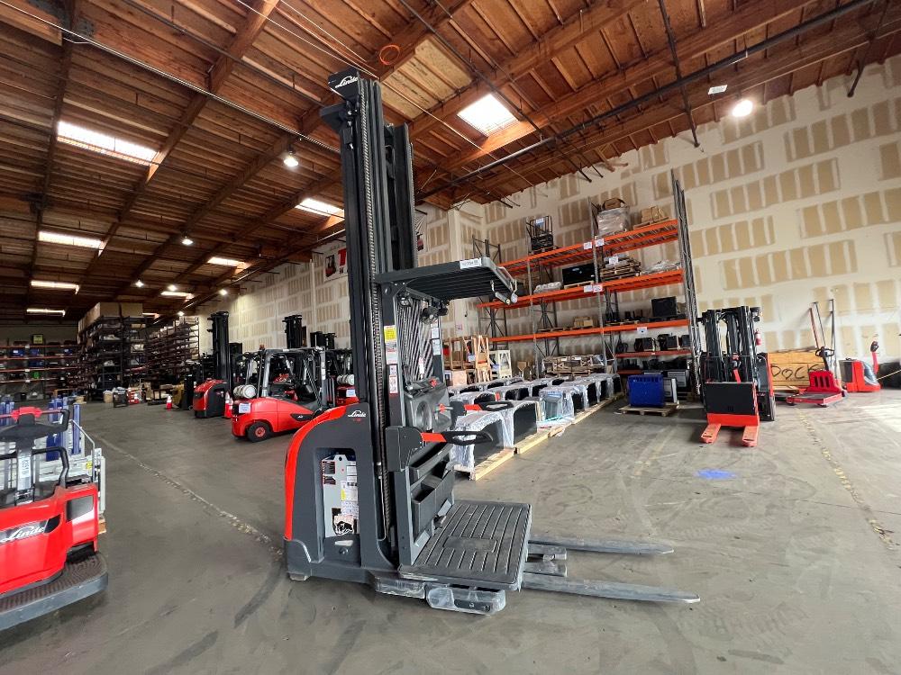 Main Image Linde V15P_1355-WG Electric Order Picker, photo 2 of 5