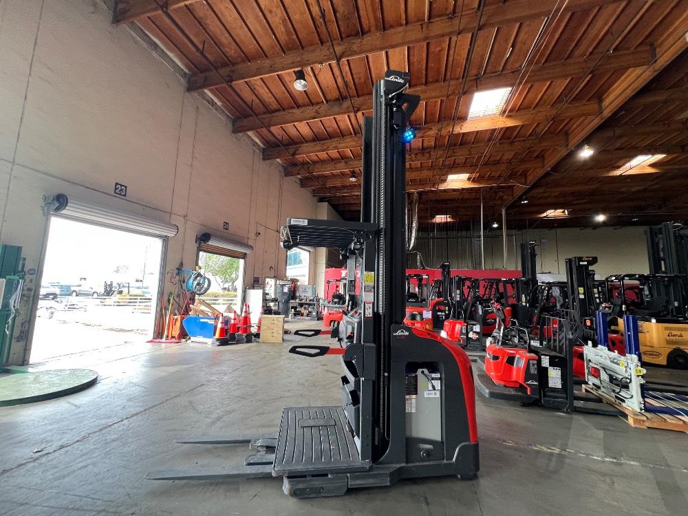 Main Image Linde V15P_1355-WG Electric Order Picker, photo 1 of 5