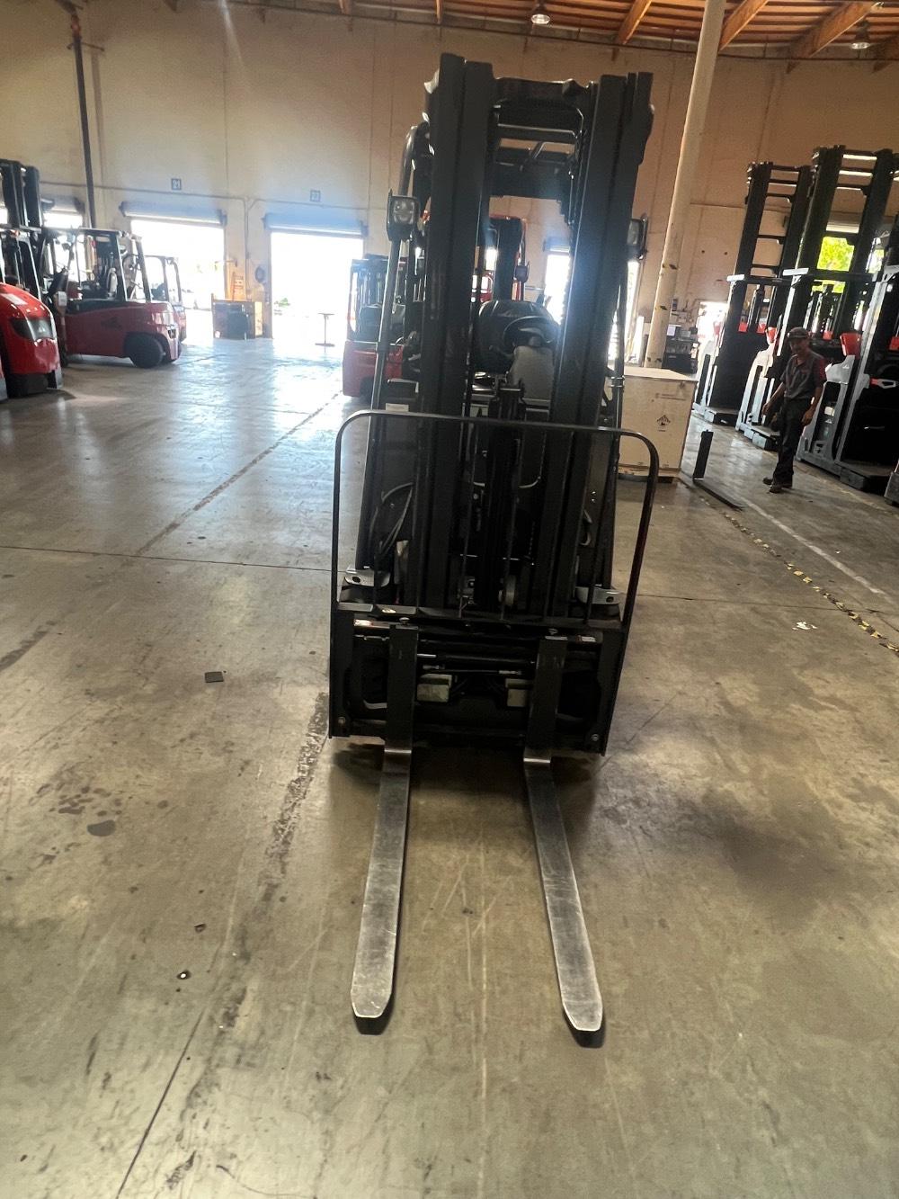 Main Image Linde E25C_1347-FT Electric Sit Down 4 Wheel, photo 3 of 5