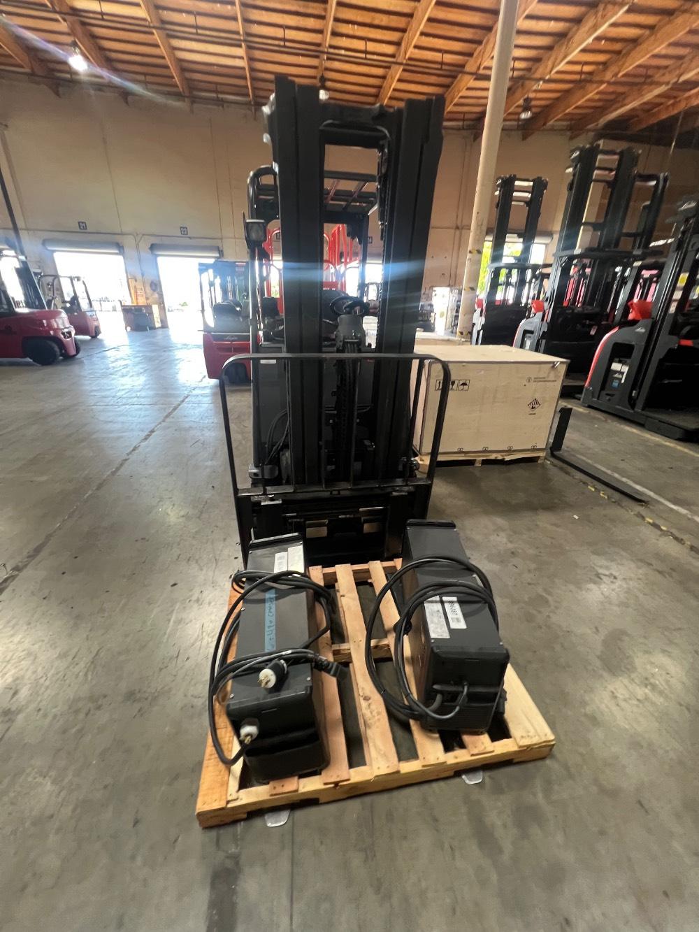Main Image Linde E25C_1347-FT Electric Sit Down 4 Wheel, photo 3 of 5