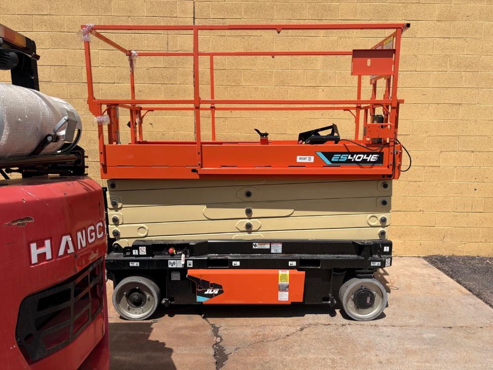 2025 JLG ES4046