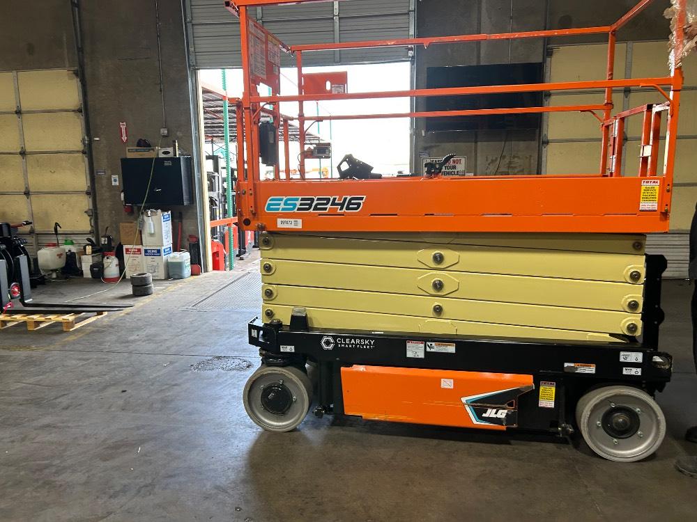 Main Image JLG ES3246 Scissor Lift, photo 1 of 5