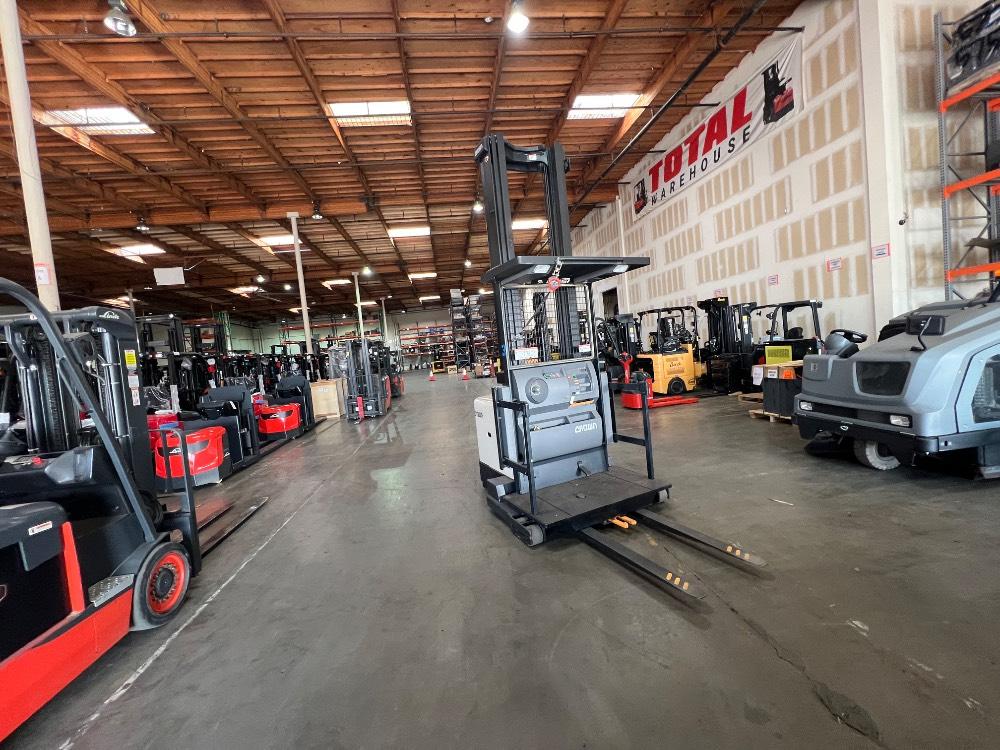 Main Image Crown SP3500 Electric Order Picker, photo 3 of 3