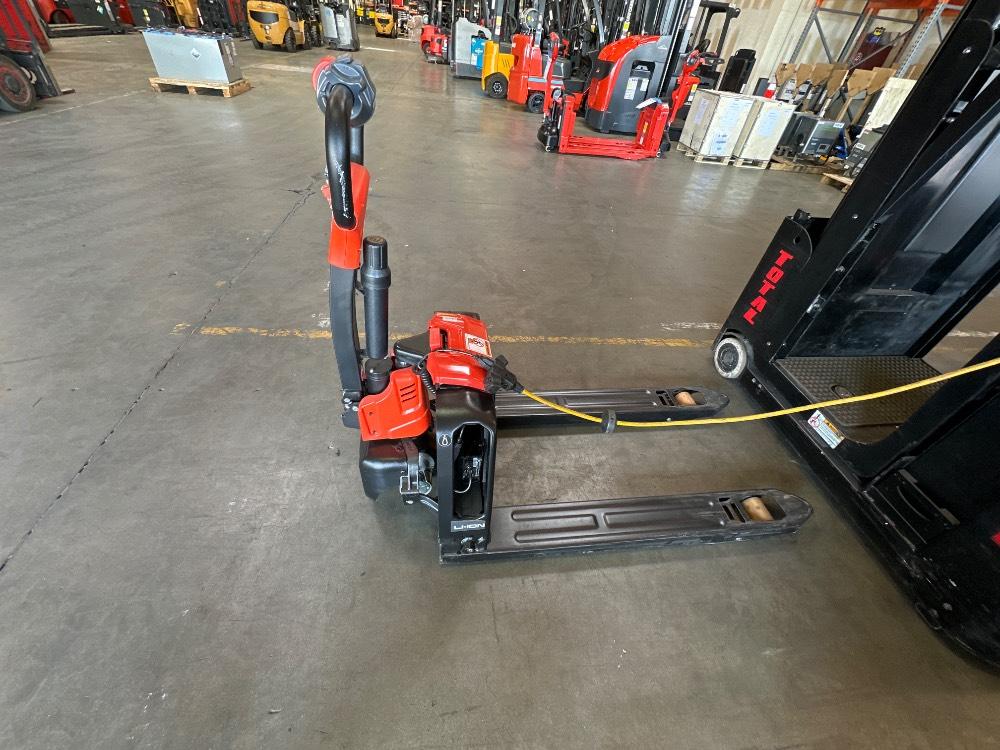 Main Image Linde MT15B-27X45_8932-01 Electric Pallet Jack (Lithium), photo 3 of 3