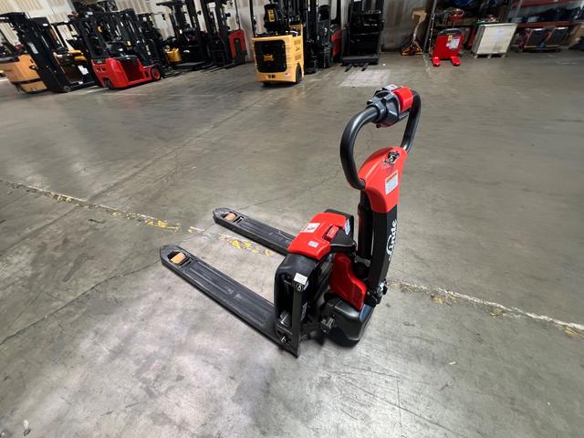 LINDE MT15B-27X45_8932-01 Electric Pallet Jack (Lithium) forklift, 3300 capacity, 7.75 lift height. Serial AT8932P00619, Year 2026.