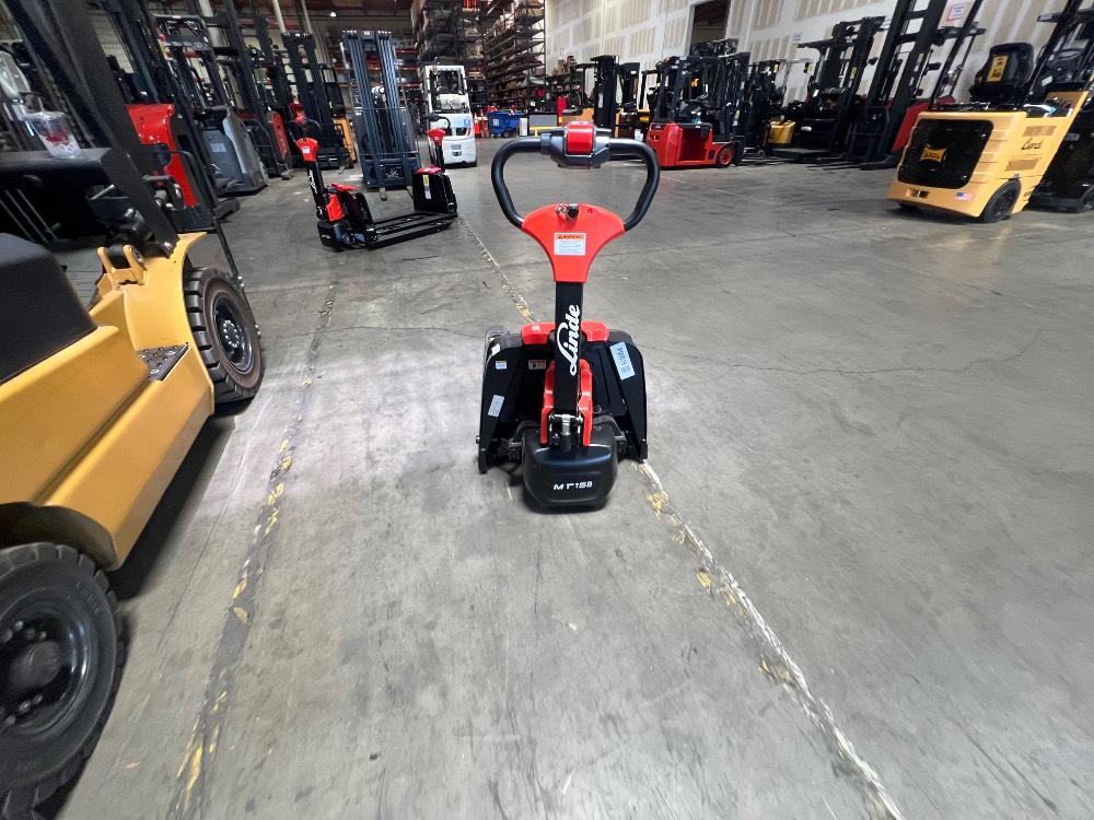 Main Image Linde MT15B-27X45_8932-01 Electric Pallet Jack (Lithium), photo 2 of 3
