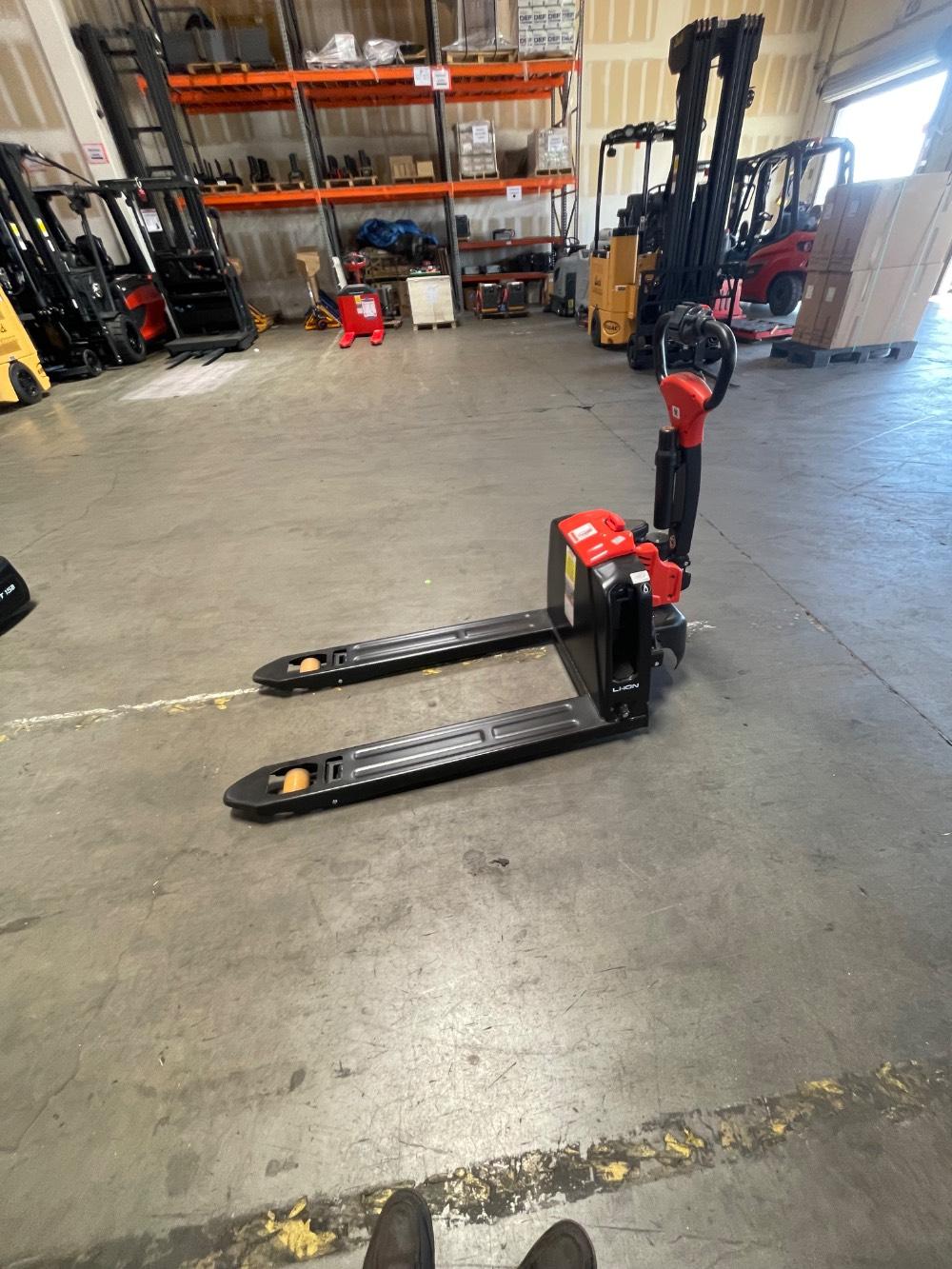 Main Image Linde MT15B-27X45_8932-01 Electric Pallet Jack (Lithium), photo 2 of 4