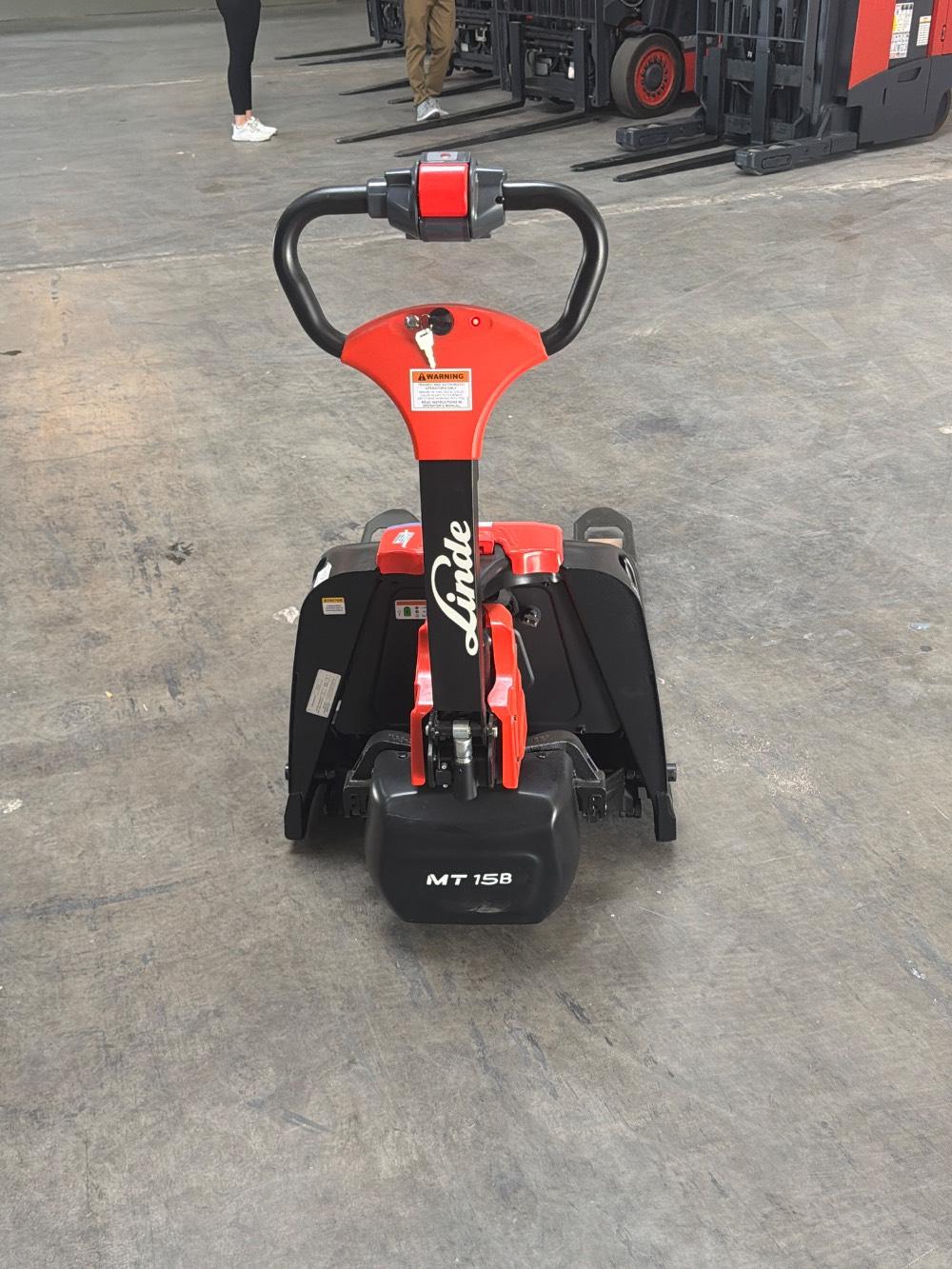 Main Image Linde MT15B-27X45_8932-01 Electric Pallet Jack (Lithium), photo 3 of 5
