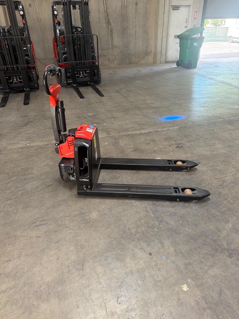 Main Image Linde MT15B-27X45_8932-01 Electric Pallet Jack (Lithium), photo 2 of 5