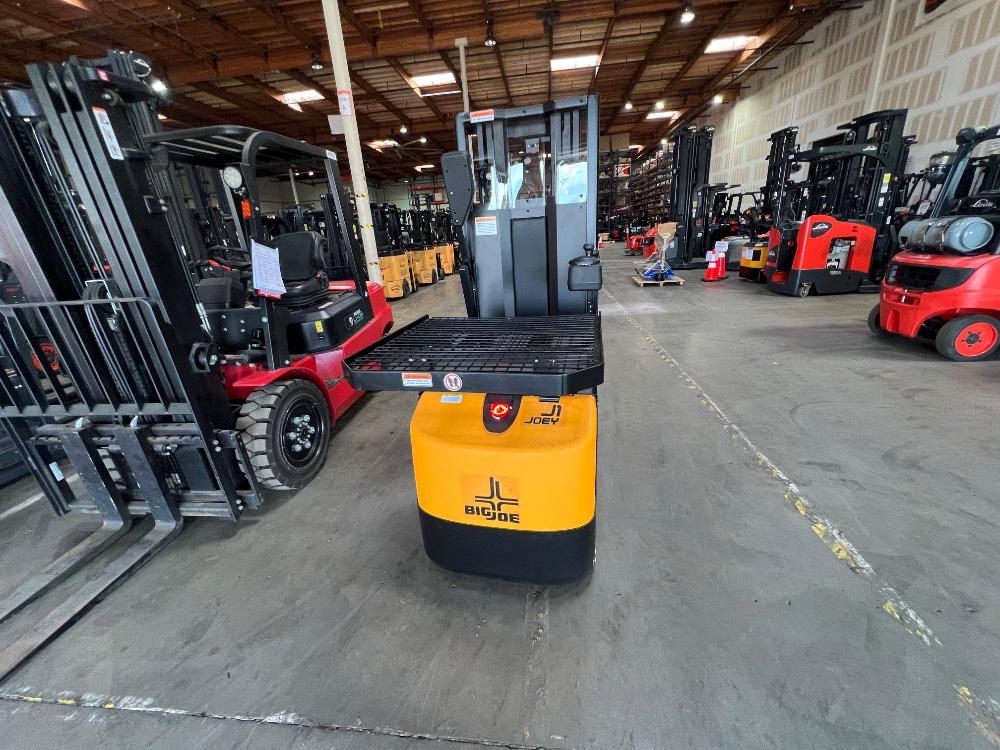 Main Image Big Joe J1-162-MP Task Support Vehicle, photo 1 of 4