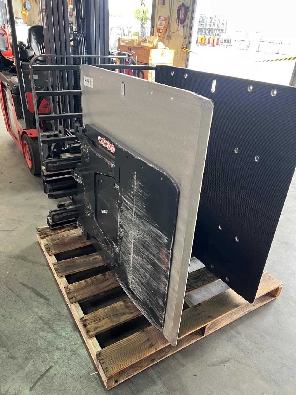 Main Image Bolzoni LS09V6A-48H-48L-SILVER Carton Clamp, photo 3 of 5