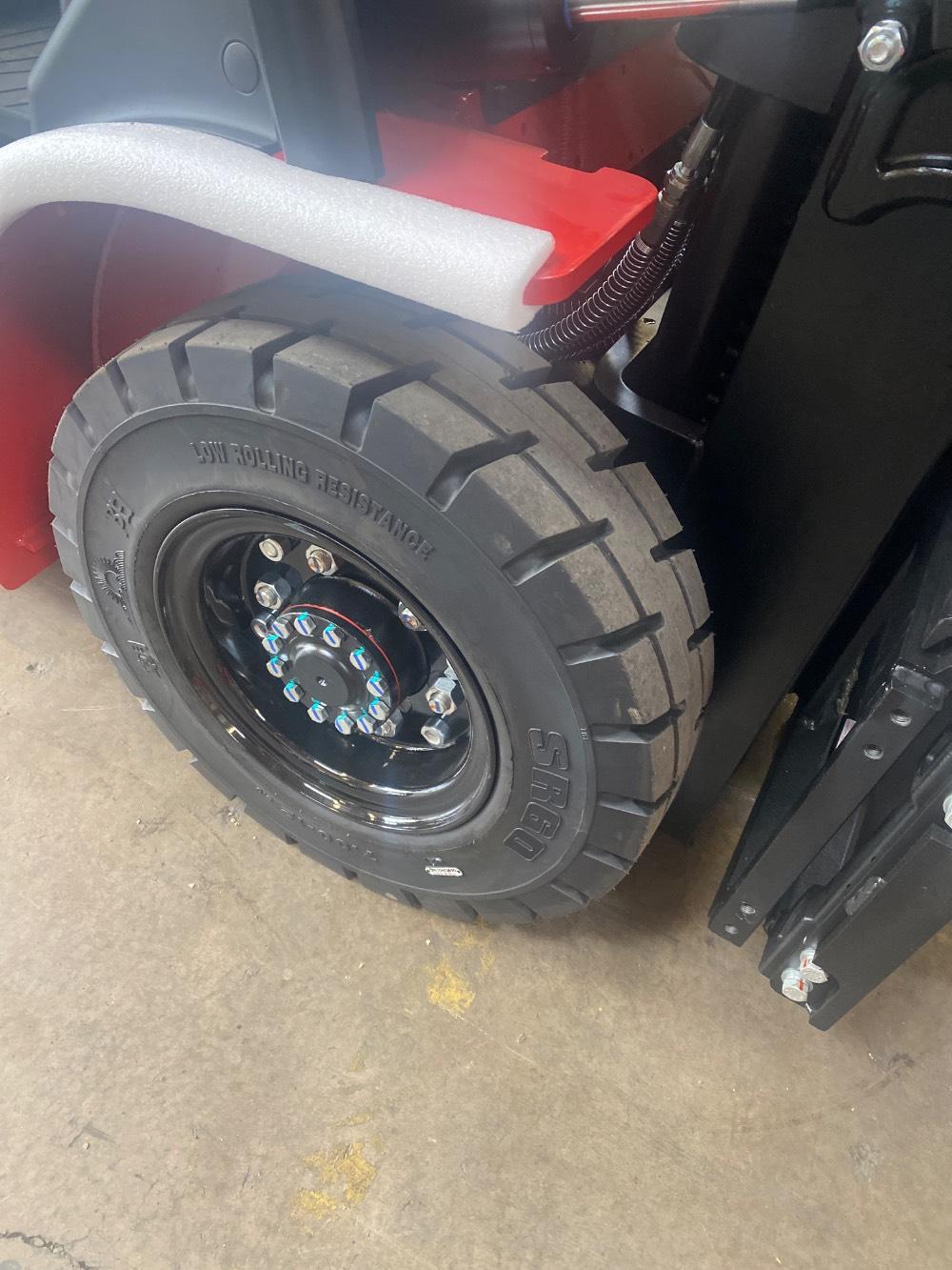 Main Image Big Joe LPE-S50_80V Electric Sit Down 4 Wheel, photo 4 of 5